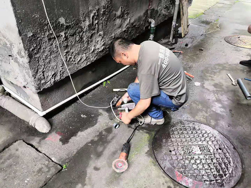 福州陽臺地漏溢水怎么辦，陽臺地漏溢水原因有哪些